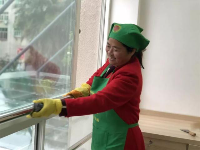 铁思开荒保洁